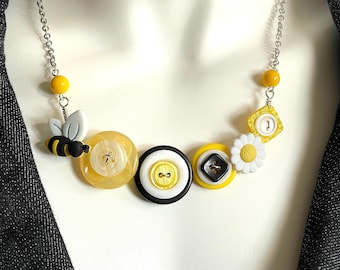 BumbleBee & Daisies - Button Necklace