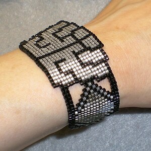 Shades of Control FFVII-inspired beadwoven bracelet image 6