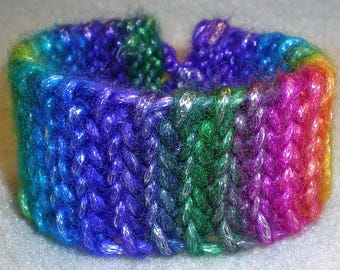 Unadorned narrow crocheted cuff