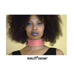 Conjunto reversible de collar y puños de piel, piel color coral reversible a ante color burdeos, sistema modular reversible (RMS), para confeccionar collares, gargantillas y puños.