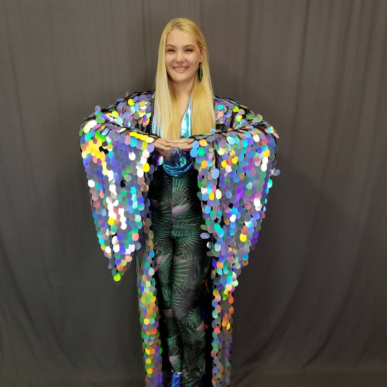 ジャムジャム　Hollow 衣装 Holographic Silver Rainbow Sequin Kimono ⎪ Long Wizard Bell