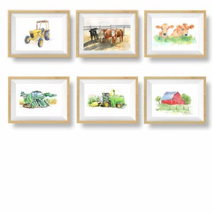 Op de afbeelding: Set van zes ingelijste aquarellen die het boerenleven uitbeelden. De schilderijen bevatten een gele tractor, een groene combine, een rode schuur en drie bruin-witte koeien.