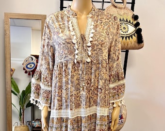 Boho Long cotton tunic dress with lace, tassels, V-neckline, flared sleeves and floral print.