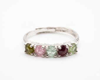 Anillo de turmalina natural ajustable de plata, anillo de piedras preciosas multicolor, anillo de banda de turmalina pastel, anillo minimalista de piedra natal, regalo para ella.