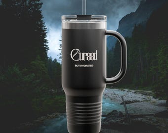 Maldito, pero hidratado: taza de viaje isotérmica de 1,2 litros (40 oz).