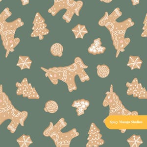 Könnte beinhalten: Ein sich wiederholendes Muster aus Lebkuchen auf einem gedämpften grünen Hintergrund. Die Kekse zeigen Einhörner, Weihnachtsbäume, Schneeflocken, Kugeln und Stechpalmen. Die Kekse sind hellbraun mit weißen Zuckergussdetails. Spicy Mango Studios Logo.