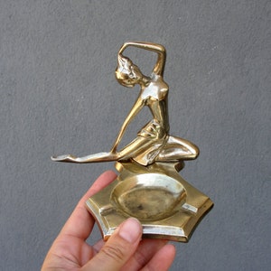 Dancing Lady Ashtray, Pin-up Girl, Vintage Table Decor, Mid century Hollywood Regency Brass Ash tray, 1960&#39;s