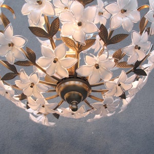Murano bloemenlamp, witte koperen kroonluchter, plafondlamp, kroonluchterlamp, vintage handgemaakte glazen lamp uit de jaren 70 afbeelding 8