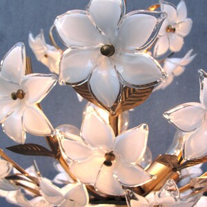 Murano bloemenlamp, witte koperen kroonluchter, plafondlamp, kroonluchterlamp, vintage handgemaakte glazen lamp uit de jaren 70 afbeelding 3