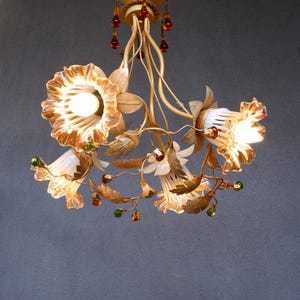 Goldene Blumen Lampe, Blätter, Blumen Tautropfen Kronleuchter, Deckenleuchte, Kronleuchter Lampe, Vintage Cottage Chic Lampe 1980er Jahre
