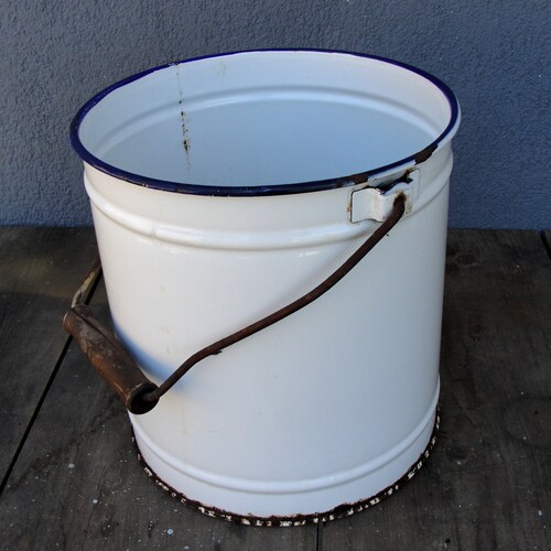 Vintage Enamel shops Bucket, Trash Bin, Enamelware Farmhouse Container, Vintage Enamel ware, White Rubbish Bin, Cottage Chic, 1930s