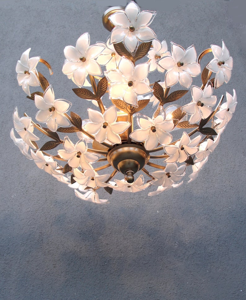 Murano bloemenlamp, witte koperen kroonluchter, plafondlamp, kroonluchterlamp, vintage handgemaakte glazen lamp uit de jaren 70 afbeelding 1