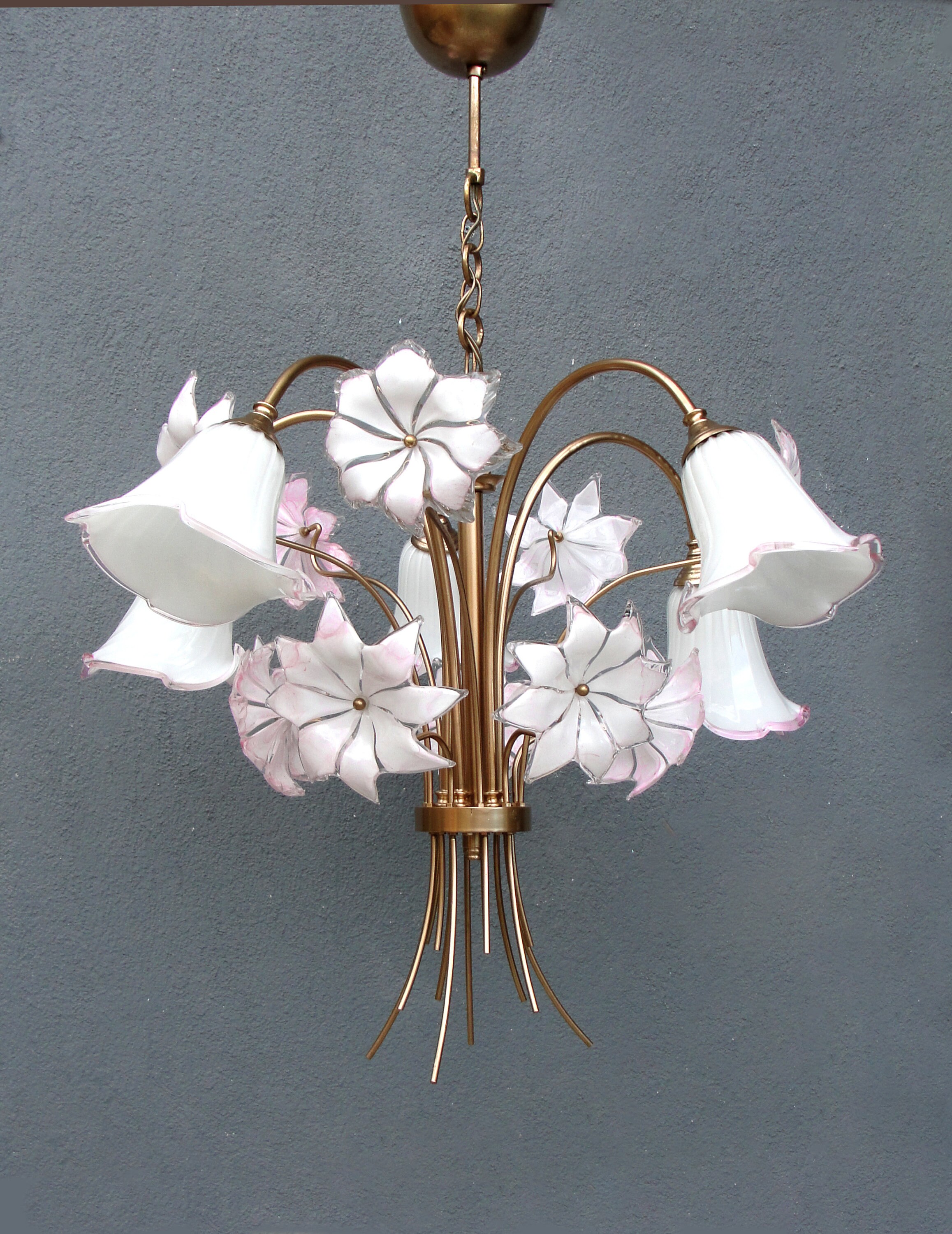 花の装飾 ガラス製シャンデリア 希少なムラーノガラスの花飾りシャンデリア：ホワイトピンクのブーケ