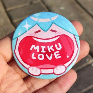 Hatsune Miku from Vocaloid / Pin back buttons, aesthetic pin back buttons, miku lover, miku fan, ita