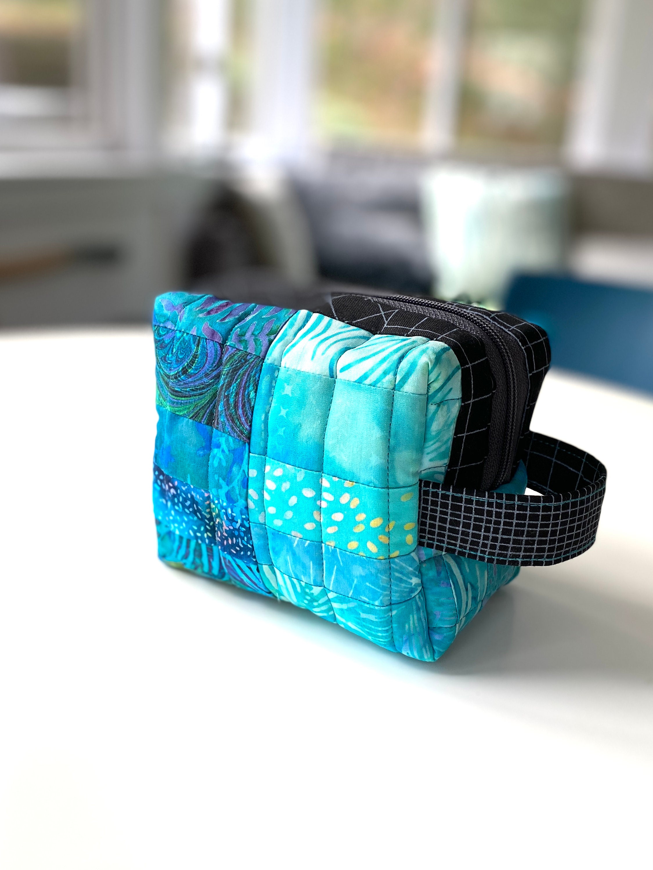 Oceanic Dreams Quilted Boxy Pouch, Travel Project Bag, Small Sewing Project  Bag, Modern Quilt Zipper Pouch