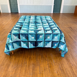 Crystal Ocean Log Cabin Quilt, Queen or King Size 104 x 104 inches