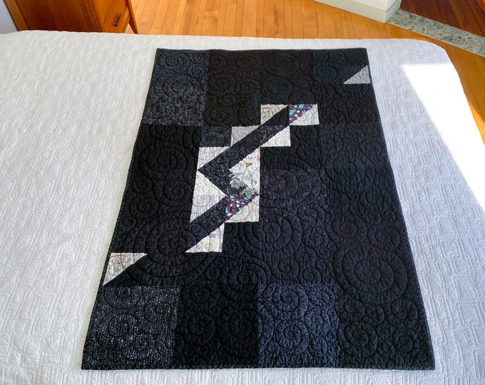 Black and White Baby Quilt, Modern Baby Quilt, Black and White Lightning Baby Quilt, Spirals