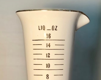 Vintage Owens Illinois Graduated Beaker