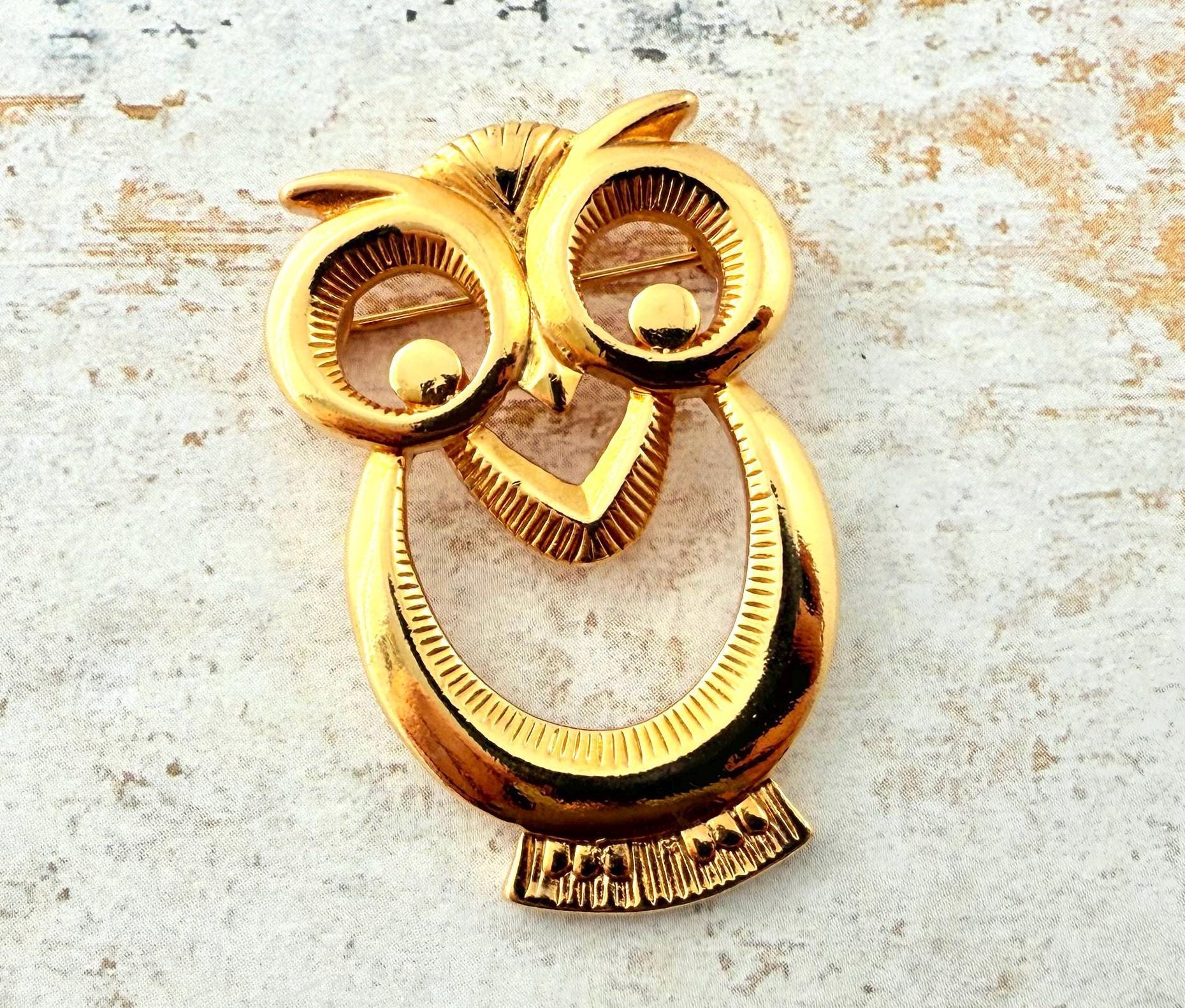 Vintage Gold Toned Owl Brooch