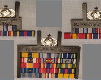 Outil d'alignement d'insignes professionnels de l'armée de l'air de taille moyenne avec 1 insigne professionnel de taille moyenne (3,2 pouces de largeur)