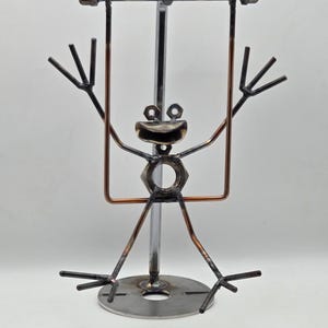 Froggy - Metall Frosch Dekofigur - Frosch Skulptur - Muttern Figur - Lustige Metalldeko - Handgemachte Dekoration - Geschenkidee