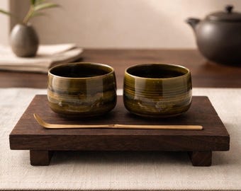 Dúo de cuencos para matcha — Silent Ceremony, gres porcelánico, esmalte wabi-sabi de oliva TENMOKU