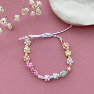 Pulsera de cuentas de flores de colores, tamaño ajustable pulsera de cuentas de colores con patrón de flores trenzadas, idea de regalo para novia,