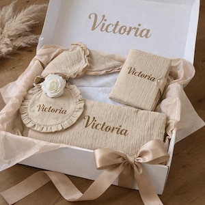 Set regalo personalizzato per neonati: nido, bavaglino e quaderno in garza di cotone - Beige