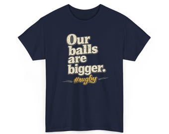 Rugbyshirt: Our Balls Are Bigger Retro Script (Unisex katoenen T-shirt)