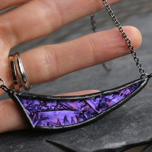 collier asymétrique pendentif violet sac à main collier moderne boho collier gunmetal collier bavoir incurvé collier DEEP VIOLET DART image 4