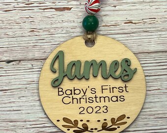 Babys First Christmas ornament svg, baby ornamento svg, primo Natale svg, file laser ornamento bambino, babys primo ornamento di Natale 2023