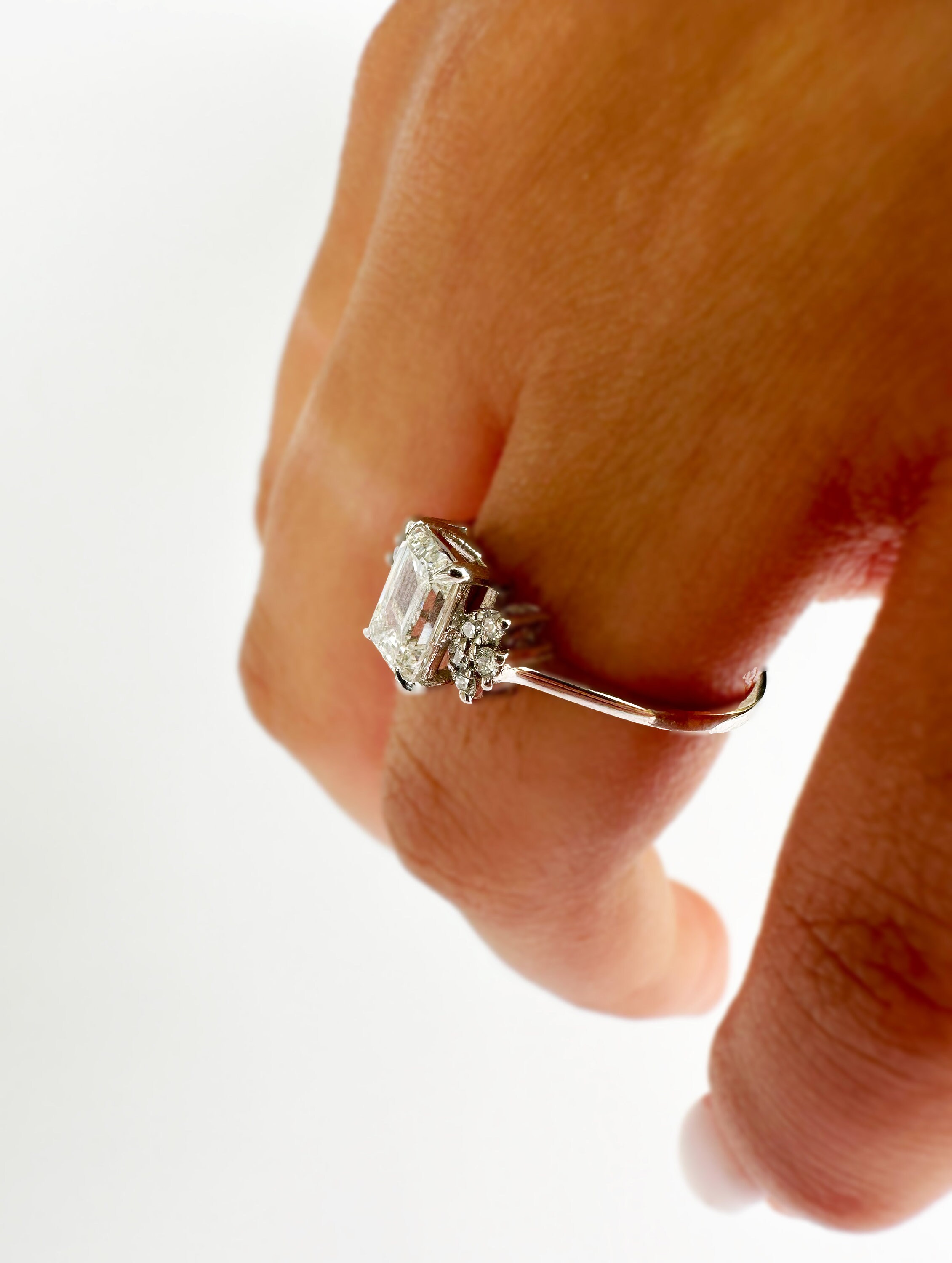 1.10カラット ラディアントカット ラボダイヤモンド エンゲージリング