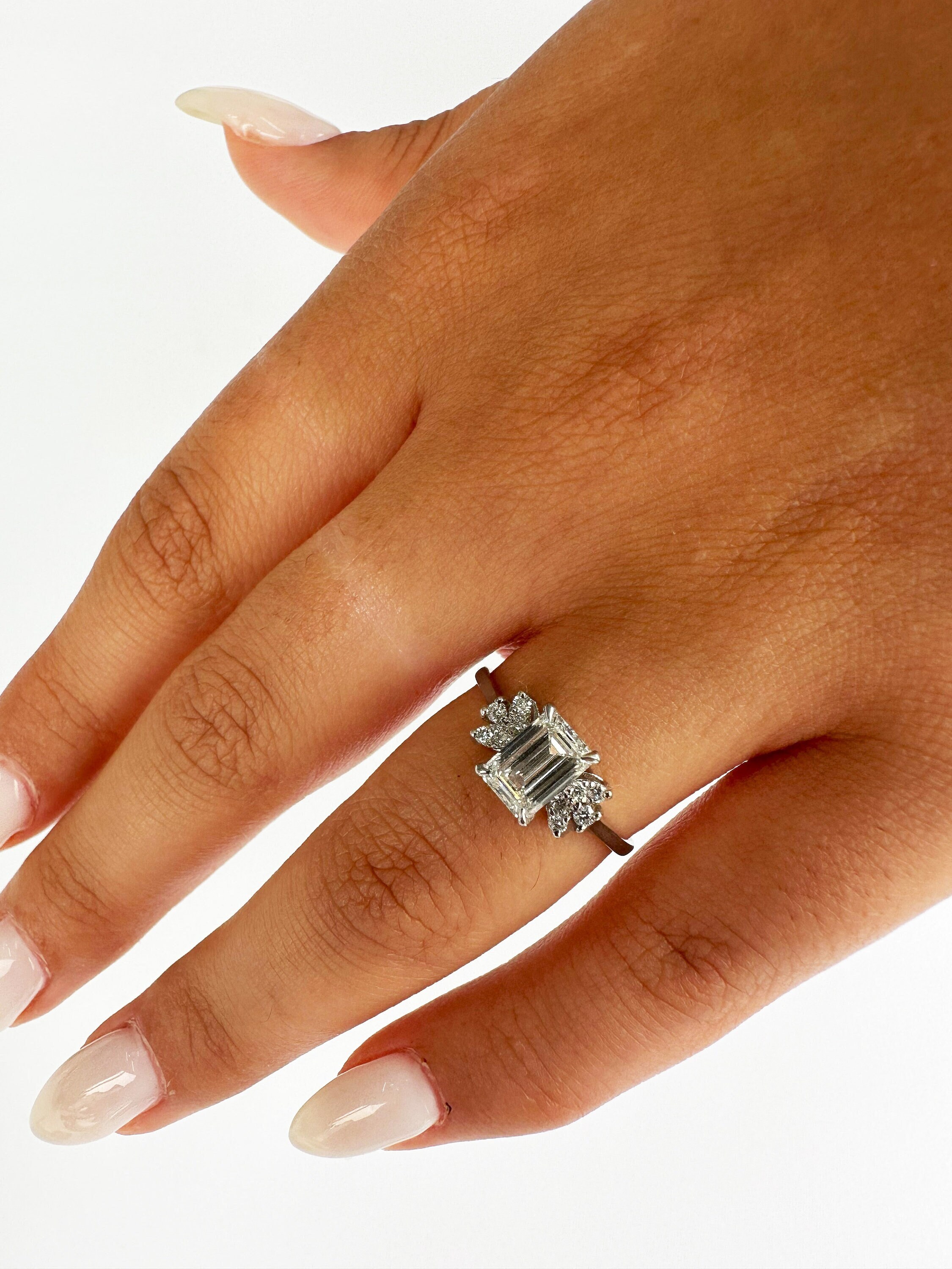 1.10カラット ラディアントカット ラボダイヤモンド エンゲージリング