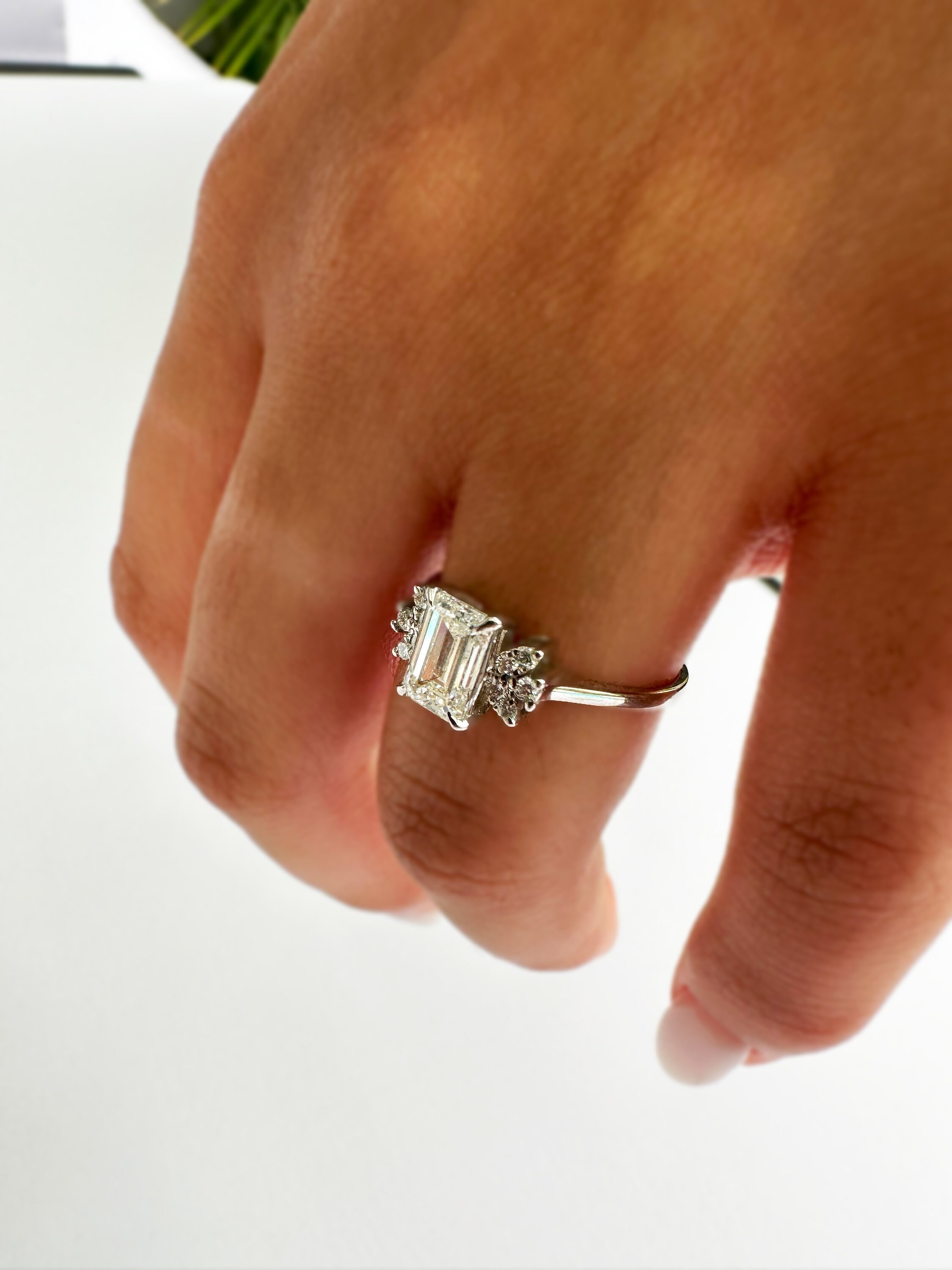 1.10カラット ラディアントカット ラボダイヤモンド エンゲージリング