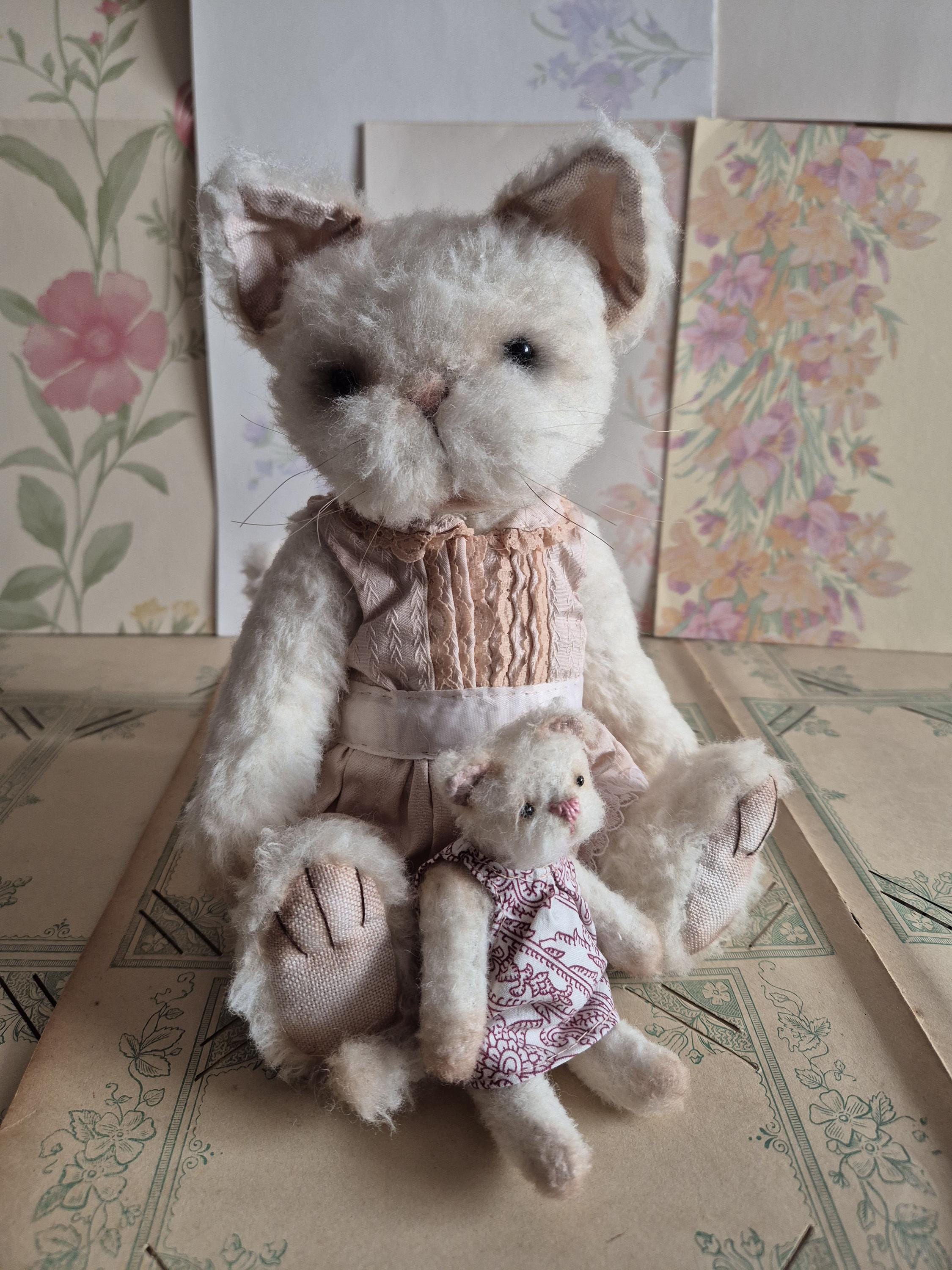 Chat en peluche fait main, ours en peluche de style vintage, chat blanc, tissu en laine de mouton, ours d'artiste, pièce unique, vintageteddybears