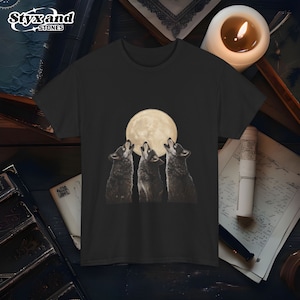 Vintage Wolf 90s Graphic Shirt Wolf Lovers Retro Tee 2000s Nature Moon Shirt Nostlagia Unisex Oversized Tee Cute Wolf Gift Werewolf Spooky