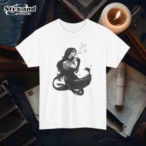 Camiseta gráfica de fantasía de sirena, linda camiseta de princesa de hadas, camiseta de sirena, falda de sirena linda y única, camiseta de arte con figura, regalo para amantes de las sirenas