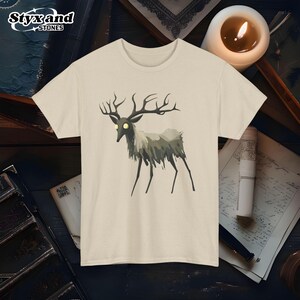 Koszulka z reniferem na Boże Narodzenie, upiorny świąteczny T-shirt z kreskówkową nawiedzoną kreskówką, świąteczna odzież unisex, Święty Mikołaj i Blitzen, świąteczny, słodki top, odzież zimowa
