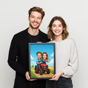 Może przedstawiać: Oprawiony portret pary z kresk&oacute;wek na czerwonym traktorze na farmie. Grafika przedstawia błękitne niebo, pola pszenicy i polną drogę. Para się uśmiecha, a kobieta pokazuje kciuk w g&oacute;rę.