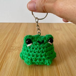 Chaveiro de sapo de crochê
