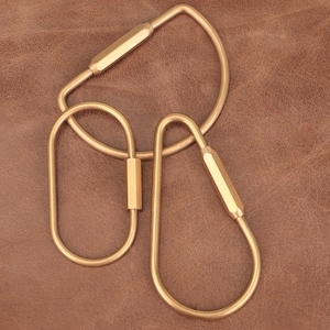 1pcs Brass Carabiner Key Ring, Brass Keychain, Oval Screw Locking Carabiner, Unique Key Ring, Cute Keychain Clip DIY Accessory
