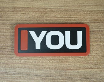Magnete da Formula Racing personalizzato con nome del team di 3 lettere, regalo personalizzato per appassionati di sport motoristici, decorazione per simulazioni di guida, magnete da frigo ispirato alla F1, 109 mm