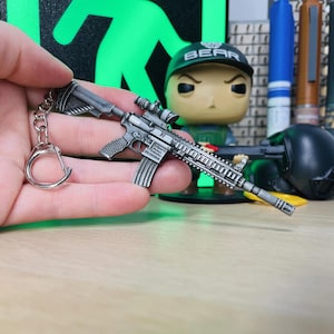 Réplica de llavero de fusil de asalto HK 416A5: objeto de colección táctico de Escape from Tarkov para jugadores, aficionados al airsoft, MilSim y entusiastas del cosplay.