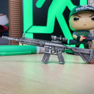 HK 416A5 Assault Rifle Keychain Replica – Escape from Tarkov Tactical Collectible for Gamers, Airsoft, MilSim Fans and Cosplay Enthusiasts