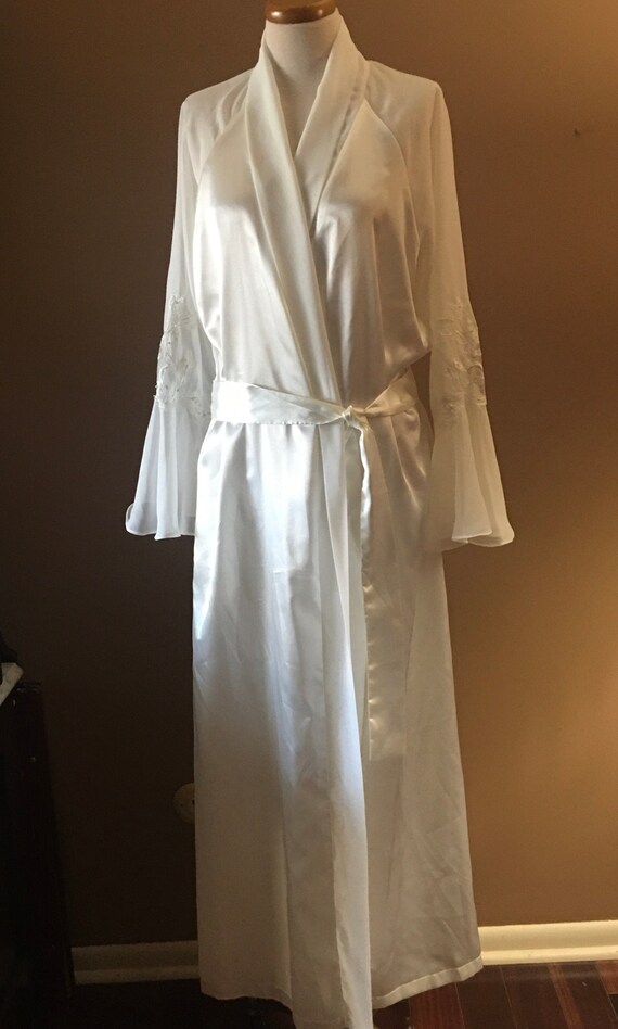 Beautiful Oscar de la Renta Satin and Crepe Peign