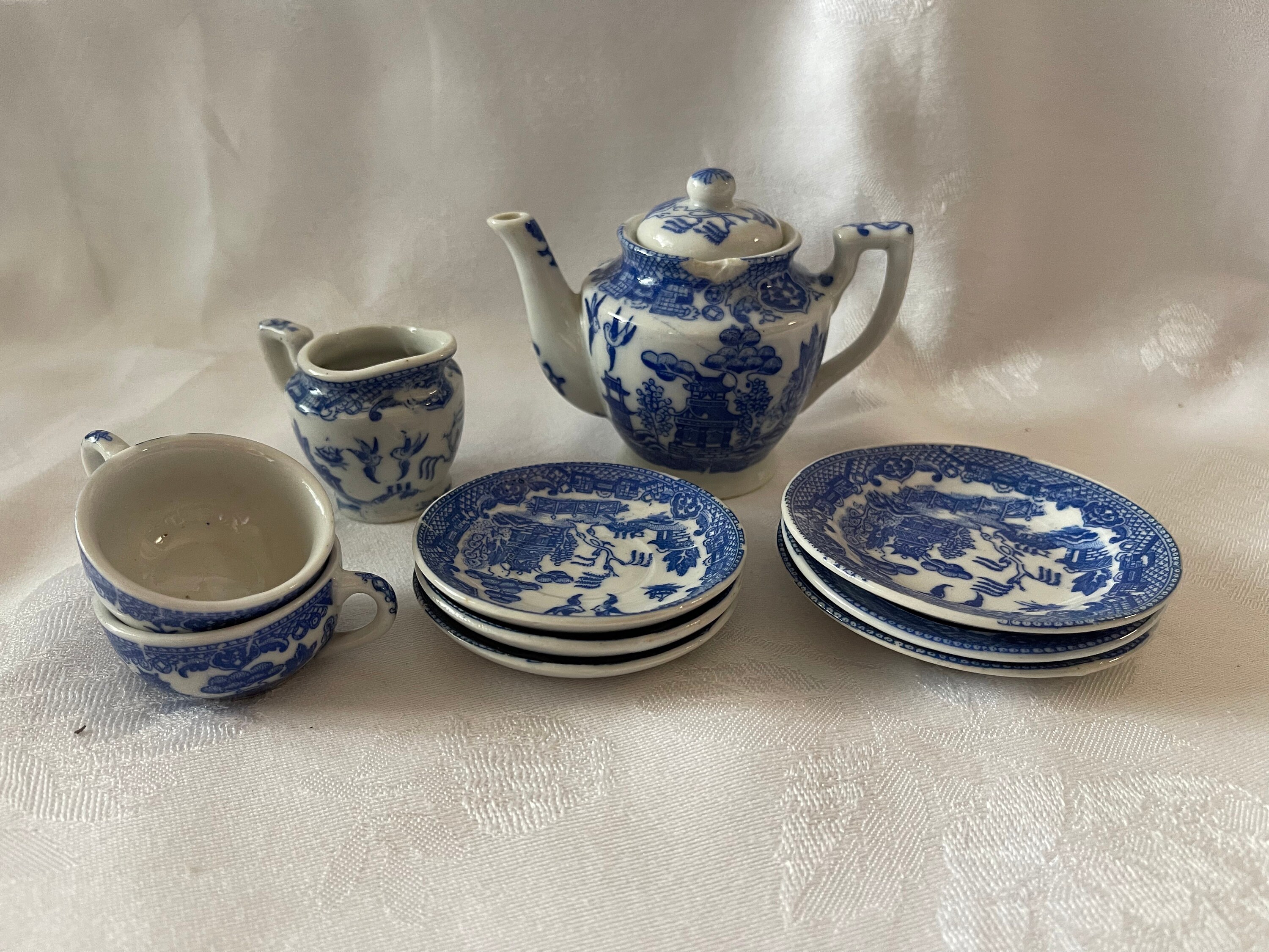 Blue willow child's tea set hotsell