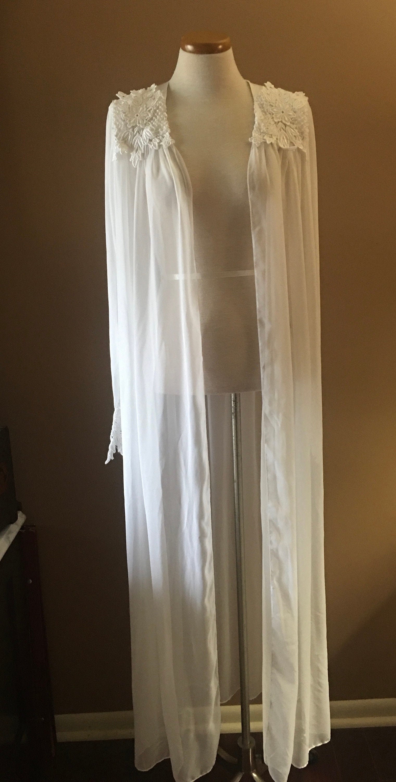 Beautiful White Chiffon with Lace  Appliqués Peignoir, Bridal Robe, Lingerie by Flora Nikrooz size Small