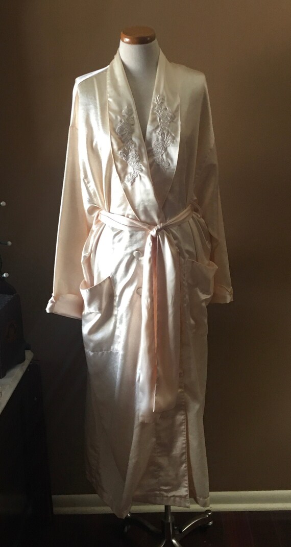 Victoria’s Secret Ivory Double Breasted Robe, Loun