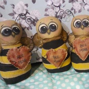 Prim and cute Easy Beezy Valentine bees
