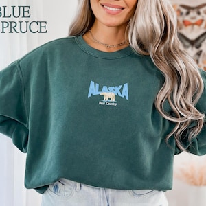 Embroidered Alaska Bear Country Sweatshirt, Alaska Sweatshirt, Vintage Alaska Sweatshirt, Alaska Vacation Sweatshirt